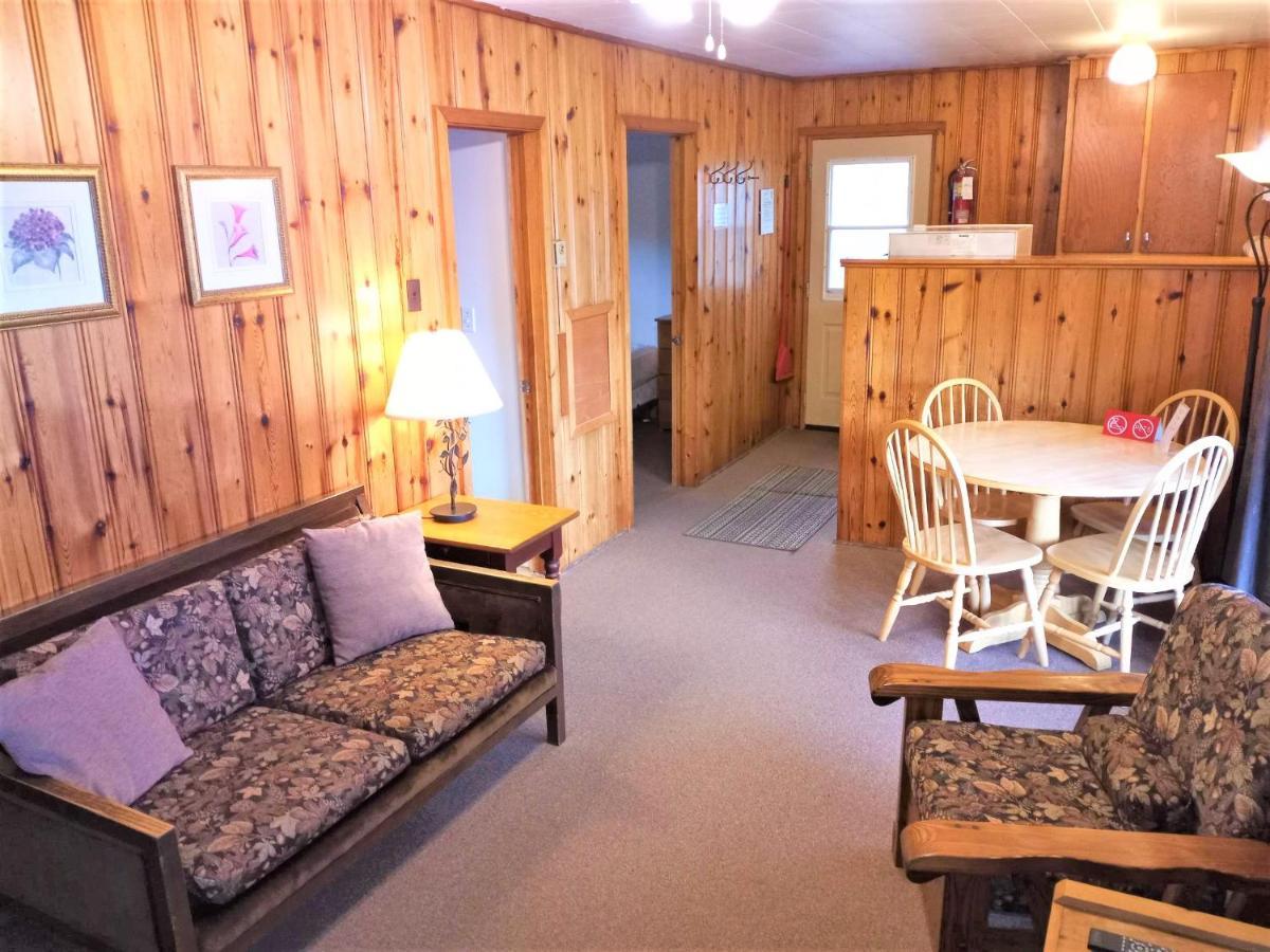 Logging Chain Lodge Cottage Resort Dwight Exterior photo