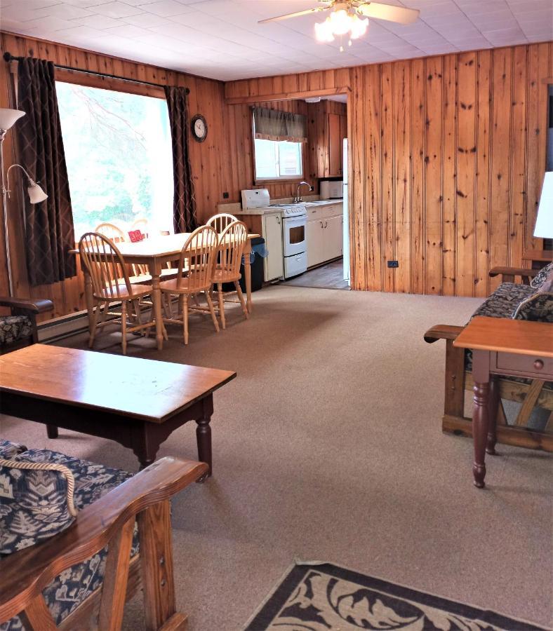Logging Chain Lodge Cottage Resort Dwight Exterior photo